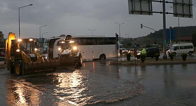 Havza'da sağanak ve dolu etkili oldu