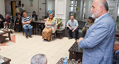 İbrahim Sandıkçı huzurevi sakinleriyle bayramlaştı
