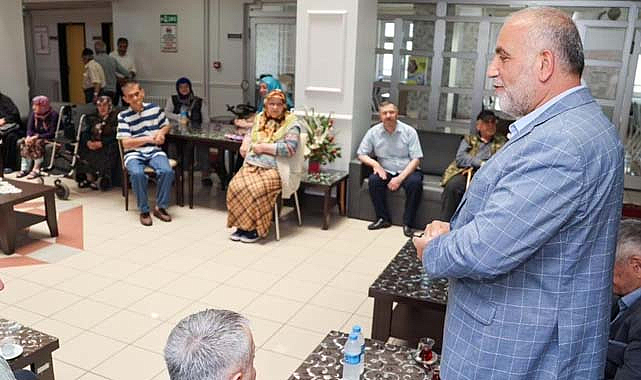 İbrahim Sandıkçı huzurevi sakinleriyle bayramlaştı
