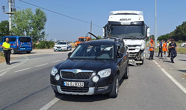Kamyonun arkadan çarptığı otomobilde 3 kişi yaralandı