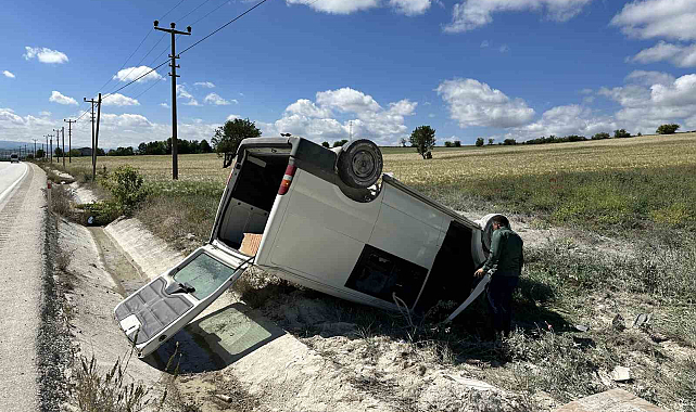 Kastamonu'da yoldan çıkan minibüs, şarampole uçtu: 2 yaralı