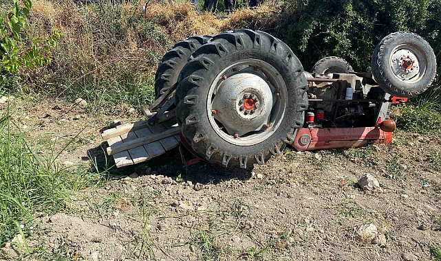 Kontrolden çıkan traktör devrildi: 4 yaralı