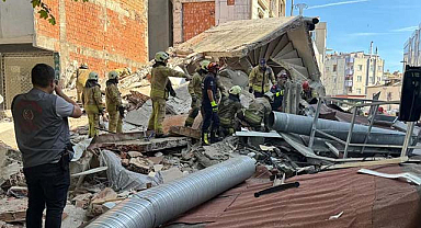 Küçükçekmece'de bir bina çöktü: Enkaz altında kalanlar var