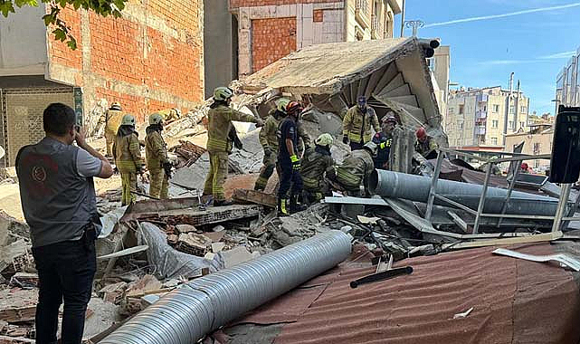 Küçükçekmece'de bir bina çöktü: Enkaz altında kalanlar var