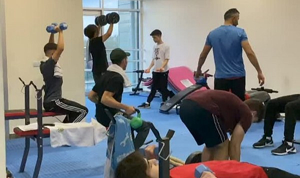 Salıpazarı’nda spor salonu kapılarını açtı