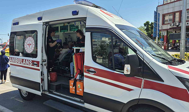 Samsun Cumhuriyet Meydanında merdivenden düşen çocuk hastaneye kaldırıldı