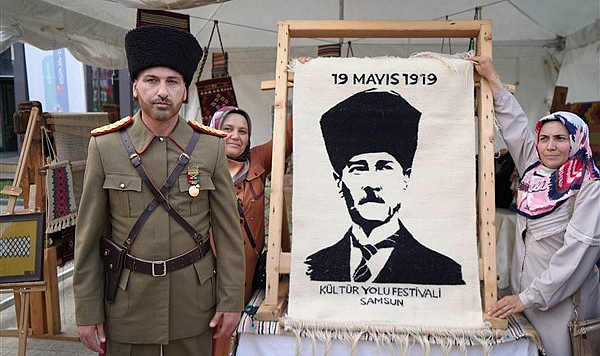 Samsun'da 155 bin kişinin emeğiyle hazırlanan Atatürk portresi