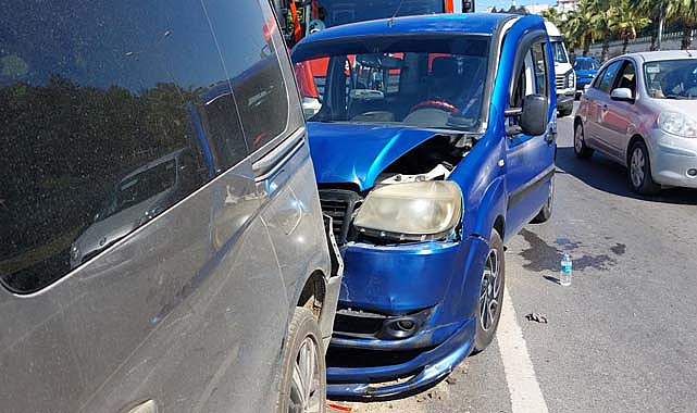 Samsun'da araç kırmızı ışıkta duran araca çarptı