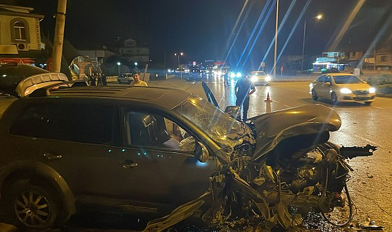 Samsun'da cip beton direğe çarptı: 2 Yaralı