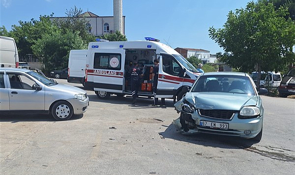 Samsun’da iki otomobilin çarpıştı çocuklar yaralandı