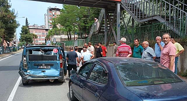 Samsun'da otomobil dolmuşa çarptı! Yaralılar var