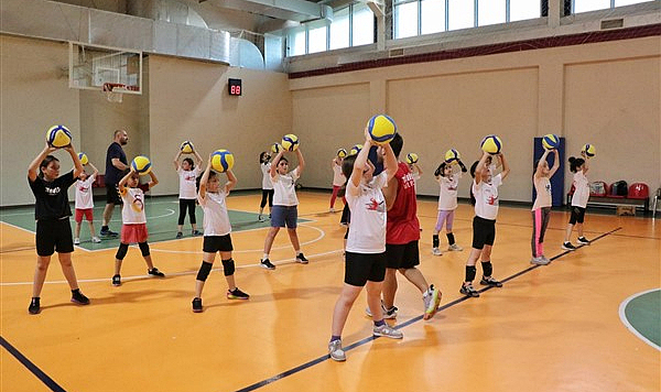 Samsun'da voleybol filede yoğun tempo