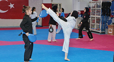 Samsun taekwondoda eğitim sürüyor