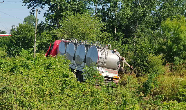 Samsun'da süt tankeri şarampole uçtu 1 yaralı