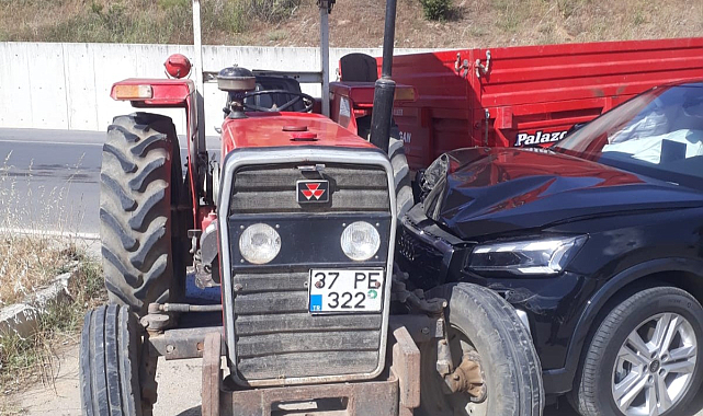 Samsun'un Bafra ilçesinde otomobil traktöre çarptı: 1 yaralı