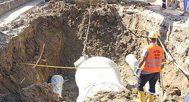SASKİ kanalizasyon hatlarını döşüyor