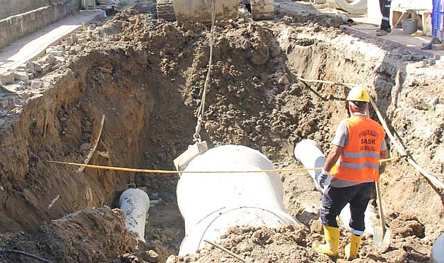 SASKİ kanalizasyon hatlarını döşüyor