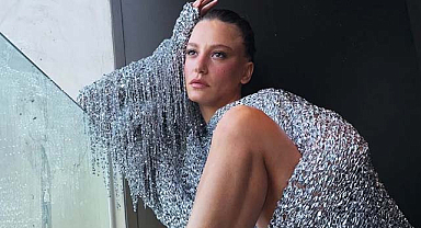 Serenay Sarıkaya'nın tarzı takipçilerini ikiye böldü