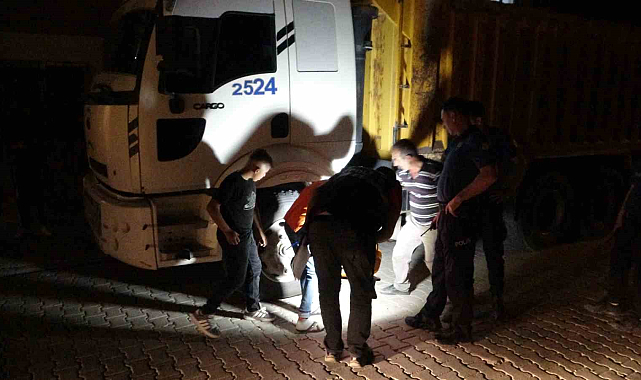 Tartıştığı kişinin aracının lastiklerine bıçakla kesti