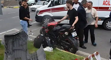 Ticari araçla motosiklet çarpıştı! Yaralılar var