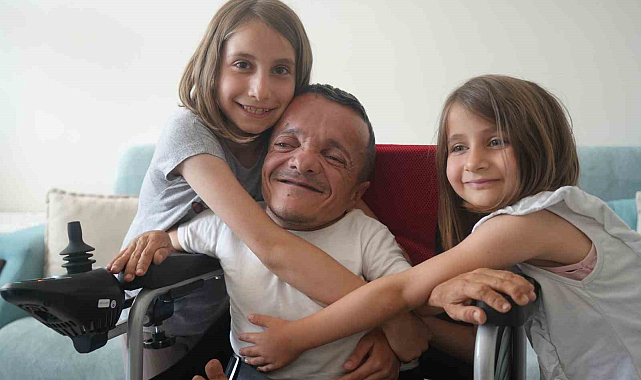 Türkiye'nin en kısa boylu bestecisi Aladdin Diğer'in akülü sandalye mutluluğu