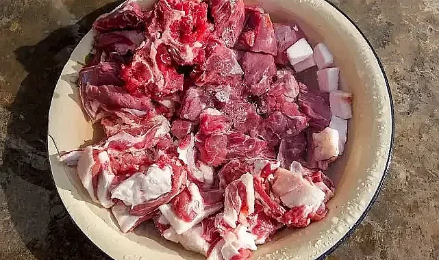 Uzmanlardan kurban uyarısı 'Eti kendi suyunda kısık ateşte pişirin'