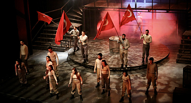 ‘Yüzyıllık Destan: Savaş’ Samsun'da sahnelendi