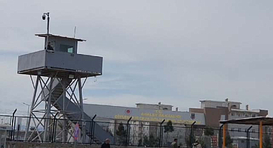 Ziyarete gittiği cezaevinde hırsızlık yaptı