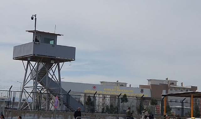 Ziyarete gittiği cezaevinde hırsızlık yaptı