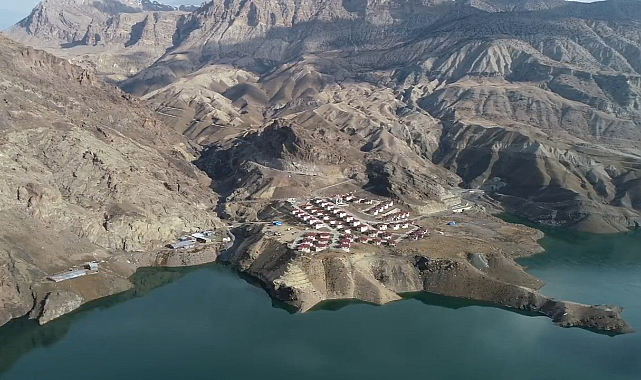 7'nci kez taşındıkları yeni ilçelerine alıştılar