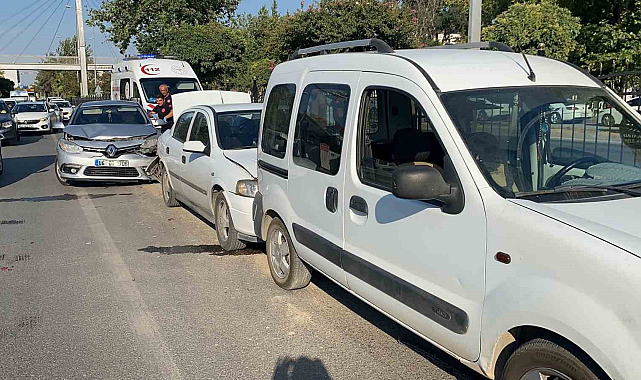 Adıyaman'da yayaya yol verince 5 araç zincirleme kaza yaptı