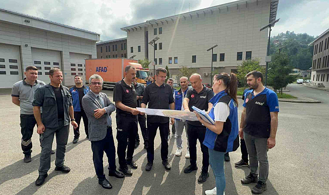 AFAD Başkanı Memiş, Rize'de heyelanların yaşandığı bölgede incelemelerde bulundu