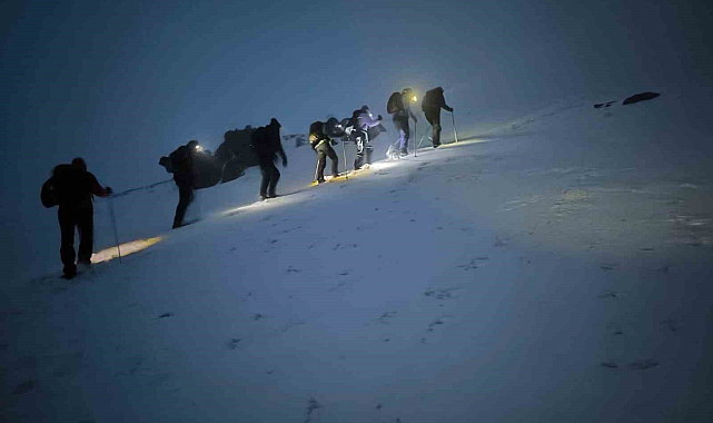 Ağrı Dağı'nda kaybolan 2 dağcının cansız bedenine ulaşıldı