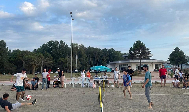 Alaçam'da ayak tenisi ve plaj voleybolu turnuvası başladı