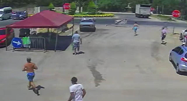 Antalya'nın Alanya İlçesi'nde otomobil kamyonete çarptı: 3 Yaralı