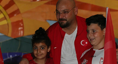 Atakum, belediye meydanında galibiyeti kutladılar