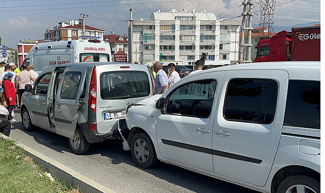 Bolu'da ani fren konvoydaki araçları birbirine kattı
