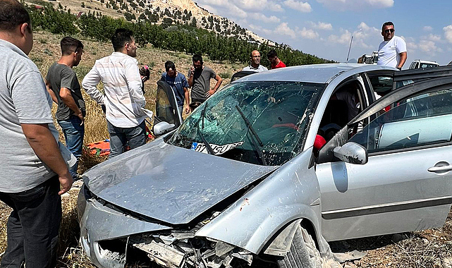 Burdur'da trafik kazasında 4'ü çocuk 8 kişi yaralandı