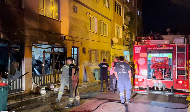 Bursa'da alevli gece...4 katlı binadakiler korku dolu anlar yaşadı
