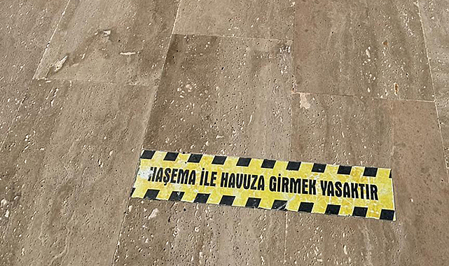 Düzce'nin Akçakoca ilçesinde haşemayla havuza girmek isteyen kadına site yöneticisi engel oldu