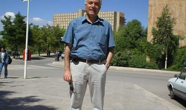 Emekli profesör yalnız yaşadığı evde ölü bulundu