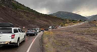 Giresun'un Şebinkarahsar İlçesi'nde şiddetli yağış yolları ulaşıma kapadı