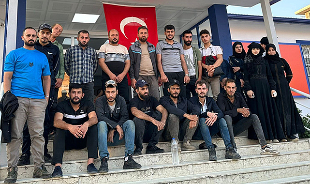  Hatay'da ülkeye kaçak yolla girmeye çalışan göçmenler selfie yapmayı ihmal etmedi