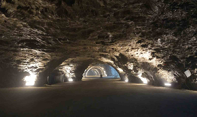 Hititlerden kalan tuz mağarası büyük ilgi görüyor