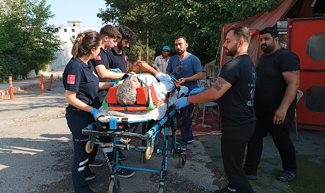 İki otomobil ve yolcu otobüsü çarpıştı