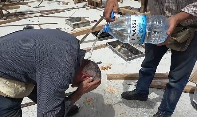 İnşaat işçilerinin sıcak havayla mücadelesi
