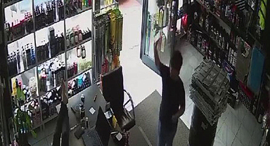 İstanbul Pendik'te insanlık ölmedi dedirten olay! Kasiyerin uyumasına rağmen aldığı ürünlerin parasını ödedi