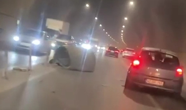 İstanbul Pendik'te yola düşen havalandırma borusu sürücülere zor anlar yaşattı