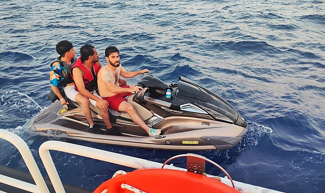 Jet ski ile kaçmaya çalıştılar