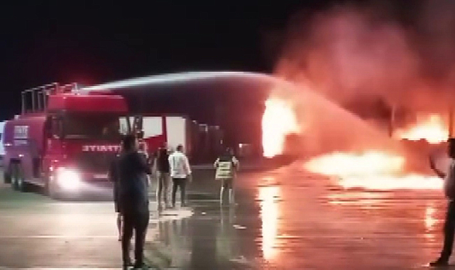 Kapıkule'de tırın dorsesi alev alev yandı